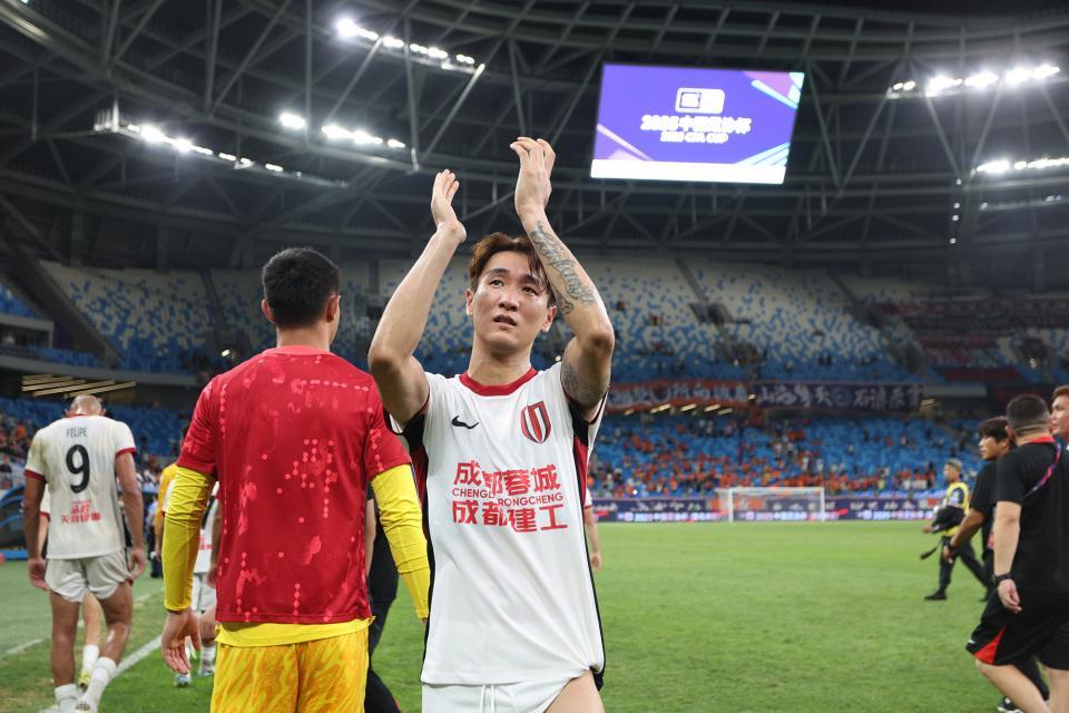 MK体育官方入口-中超戏剧性一夜！3队压哨破门，韦世豪绝杀国安，津门虎读秒乌龙